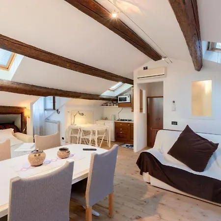 Cozy Attico Dei Furlani Up 4 Persons, Wifi And A/c Apartamento Venecia